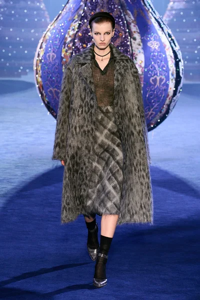 Look 80